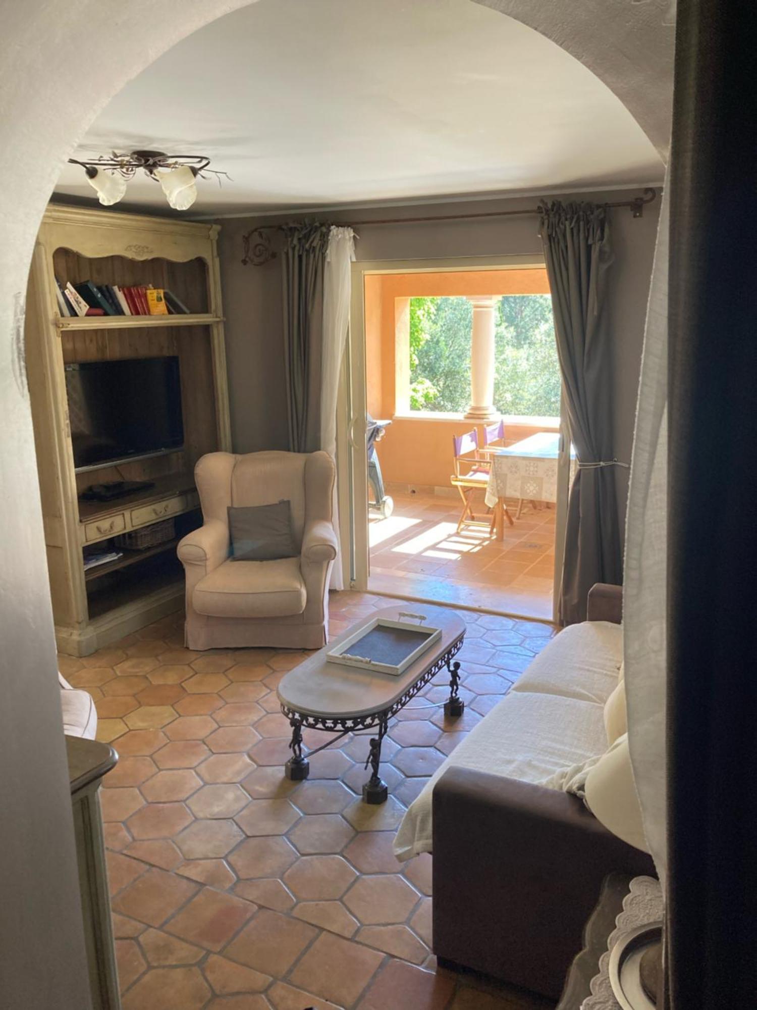 Le Patio Apartment Laouque Екстериор снимка