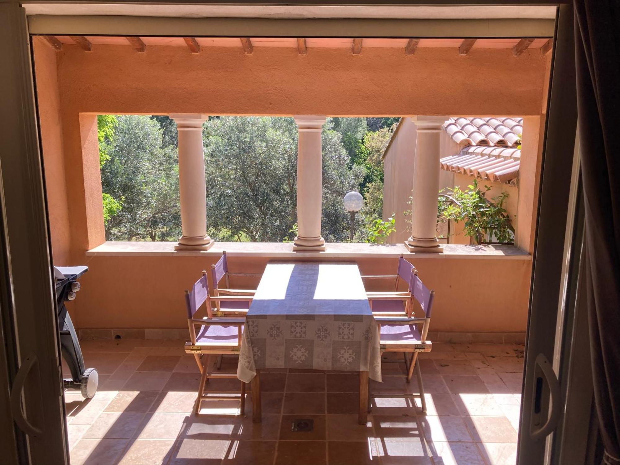Le Patio Apartment Laouque Екстериор снимка